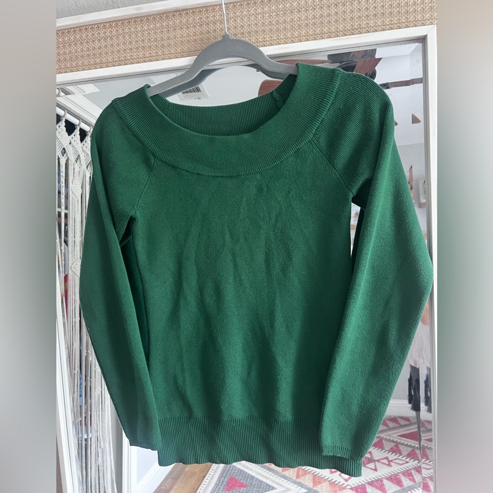 Tahari crew scoop sweater size S/P Kelly green